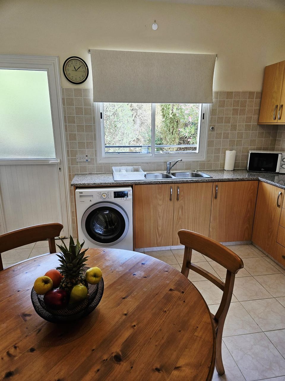 Kitchen or kitchenette, Dining area, oven, stove, toaster, washing machine
