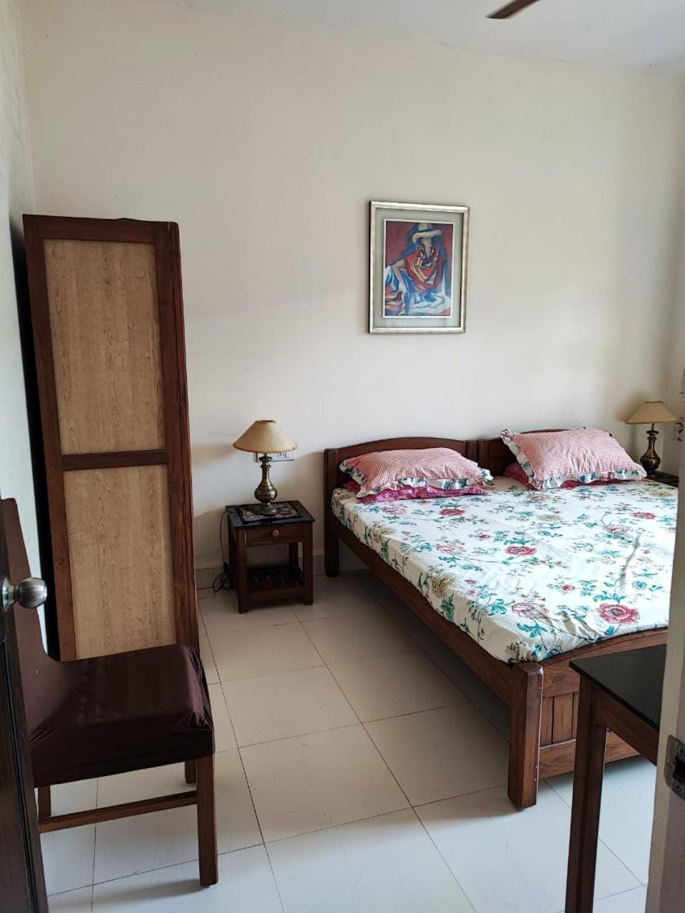 Bed, Living room, Photo of the whole room, Seating area, Bedroom, wardrobe