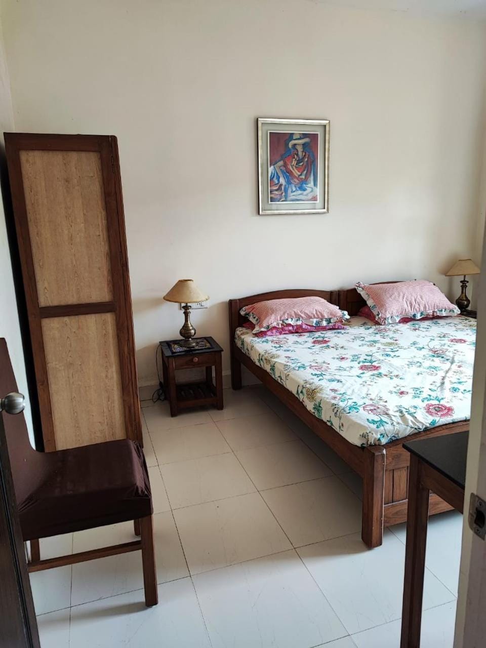 Bed, Living room, Photo of the whole room, Seating area, Bedroom
