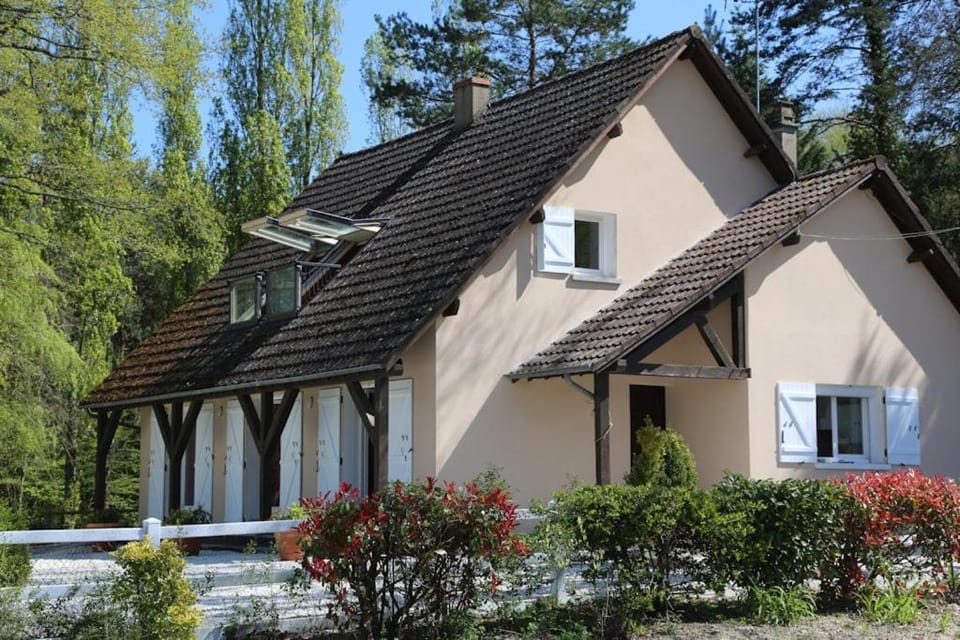 Domaine de la Caillardière House in Gien