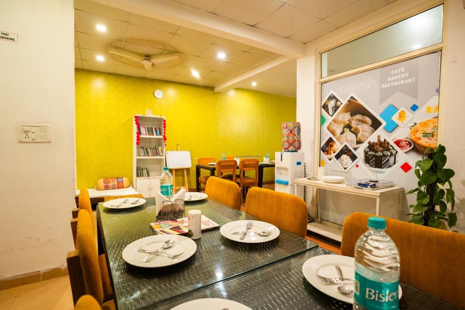 Restaurant/places to eat, Food and drinks, Food