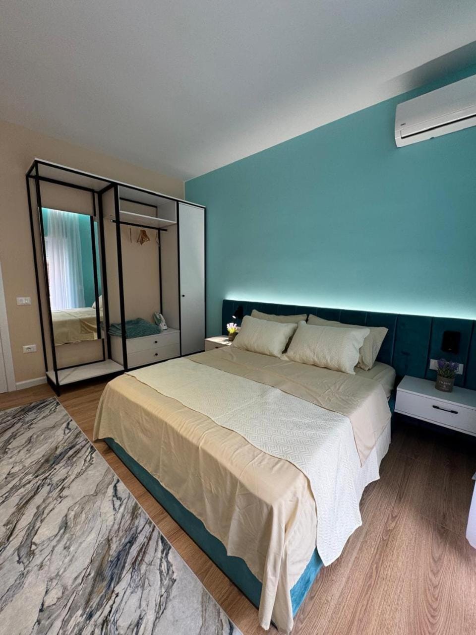 Bed, Photo of the whole room, Bedroom