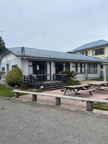 Green Hayes Estate Rentals - R6 Magnolia House Farm Stay in Otago