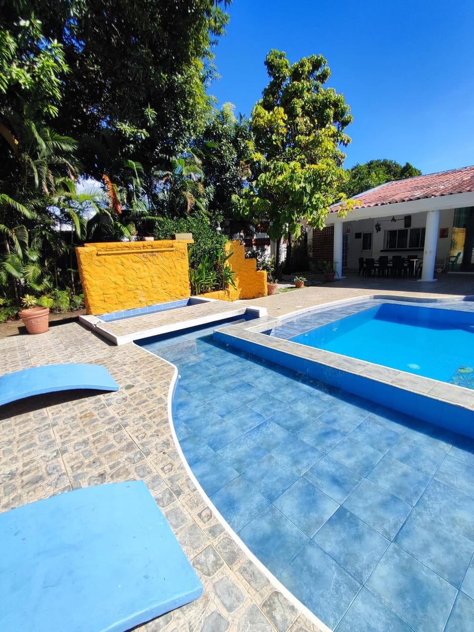 Day, Swimming pool, sunbed