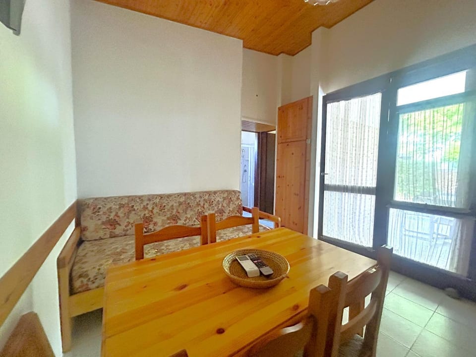 Dining area, Lunch