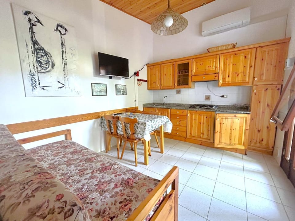 Living room, Seating area, Dining area, Lunch, kitchen
