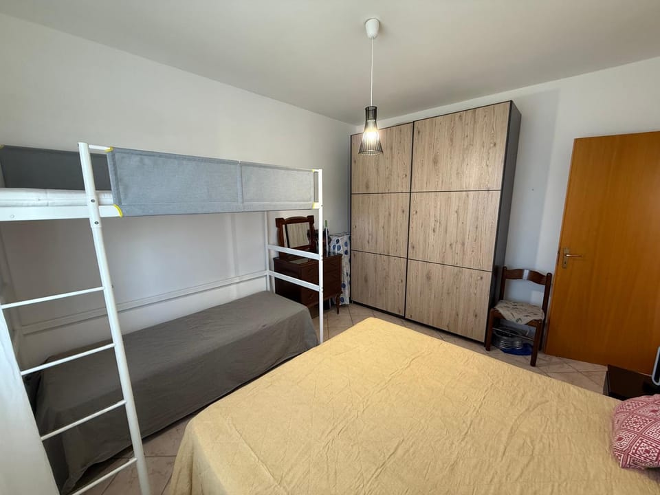 Bed, Photo of the whole room, Bedroom, wardrobe