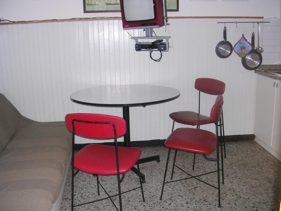 Kitchen or kitchenette, Seating area, Dining area