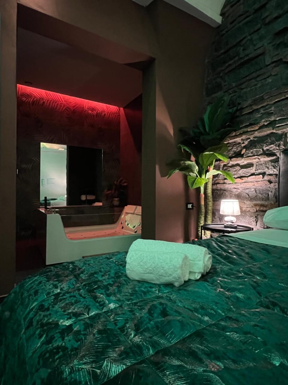 Hot Tub, Bedroom