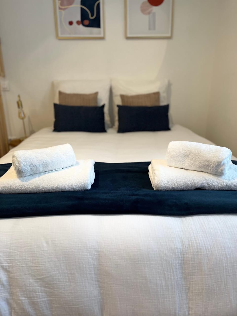 Bedroom, towels