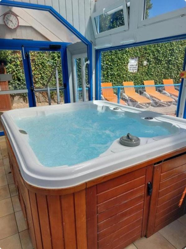 Spring, Off site, Day, Summer, Hot Tub, Autumn, On site, Pool view, Swimming pool, Seasons