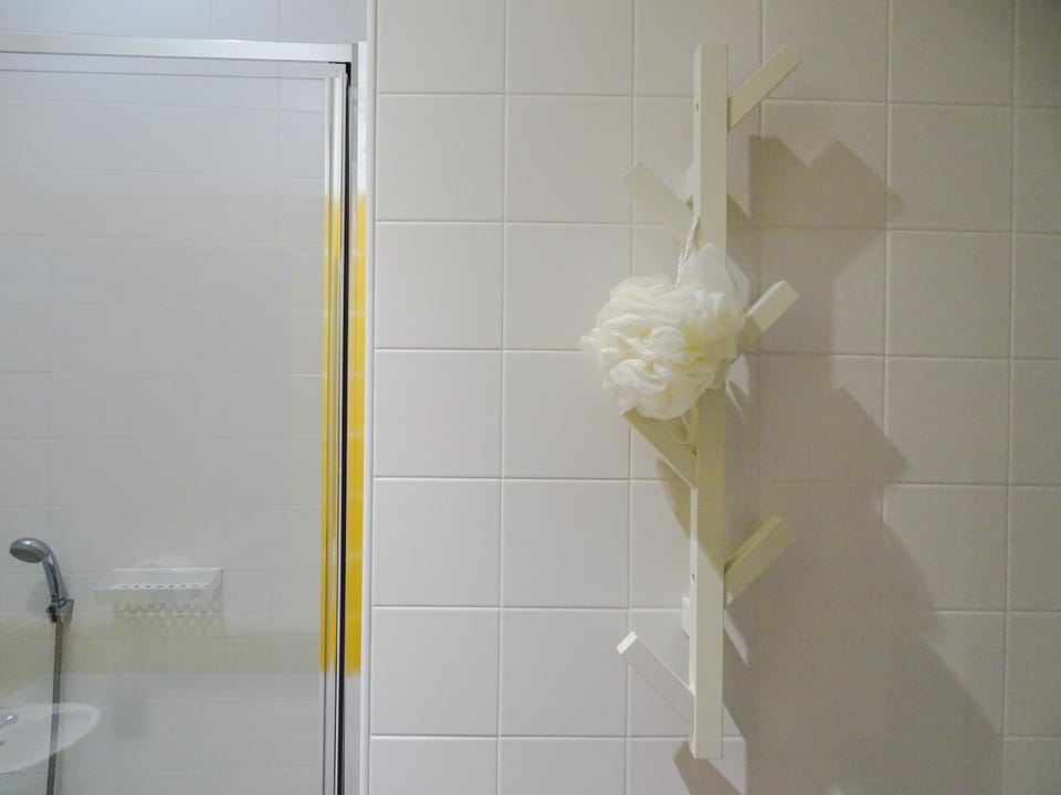 Bathroom, Decorative detail