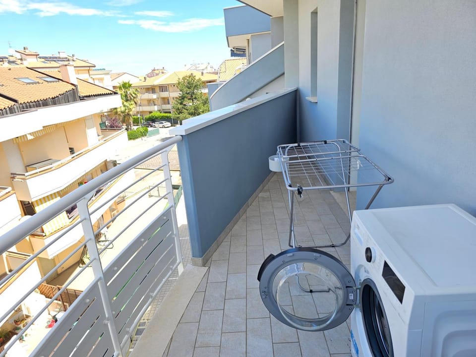 View (from property/room), Balcony/Terrace, washing machine