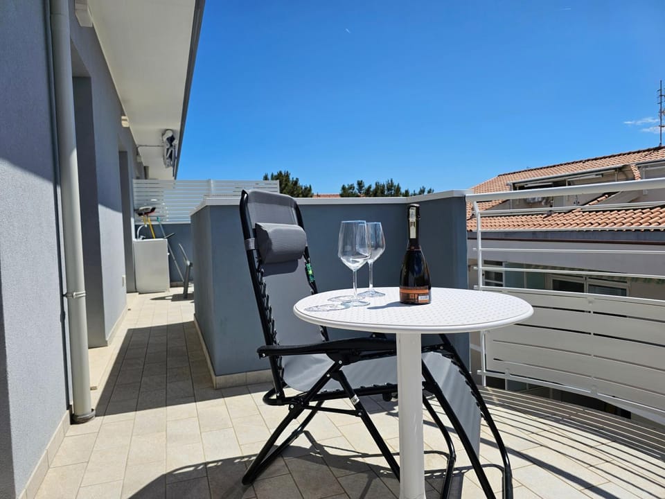 Patio, Day, View (from property/room), Balcony/Terrace