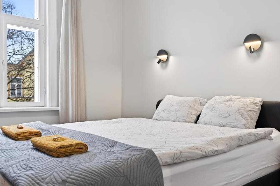 Bed, Street view, towels, wardrobe