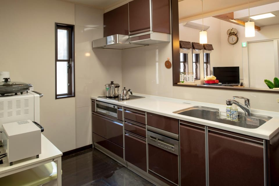 Kitchen or kitchenette, dishwasher