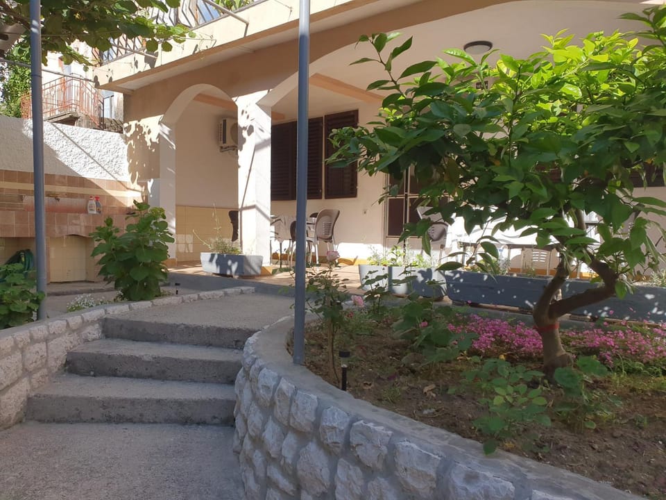 Kiwi Apartment in Ulcinj