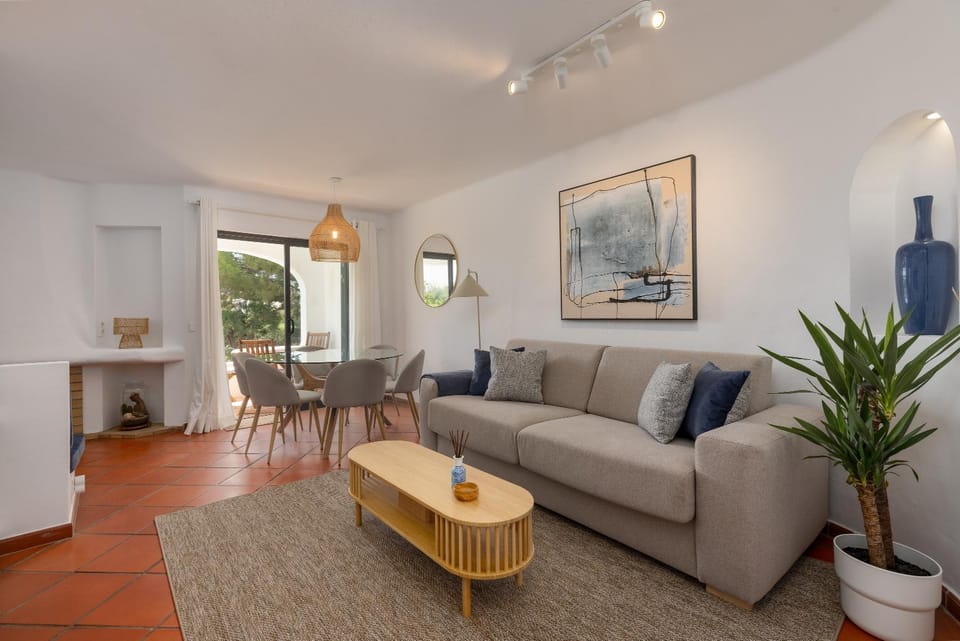 Living room, Decorative detail, Dining area, air conditioner
