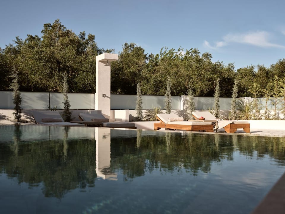Day, Natural landscape, Garden, Swimming pool, sunbed