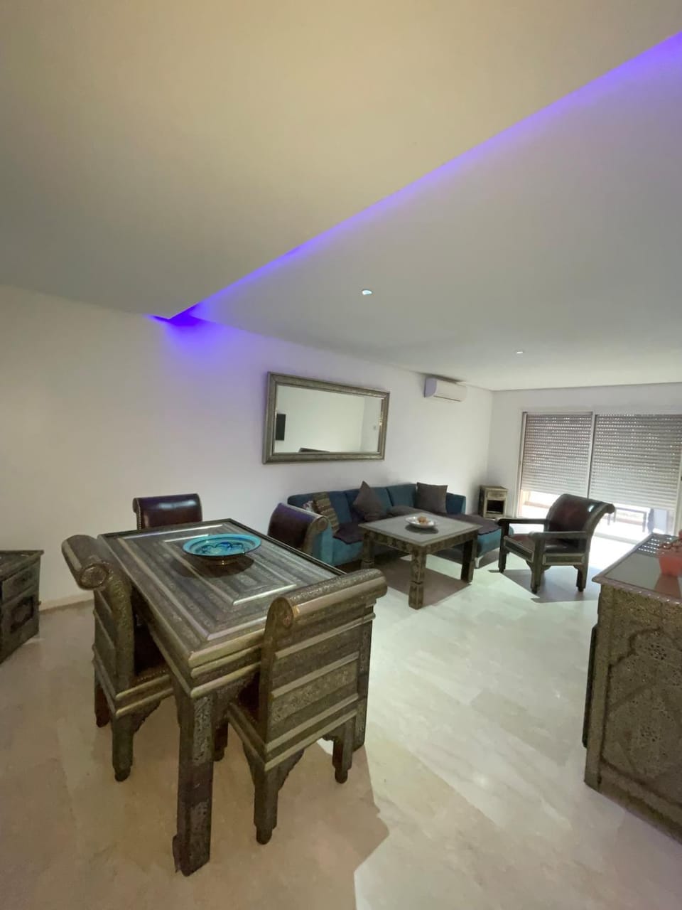 TV and multimedia, Living room, Seating area, Dining area
