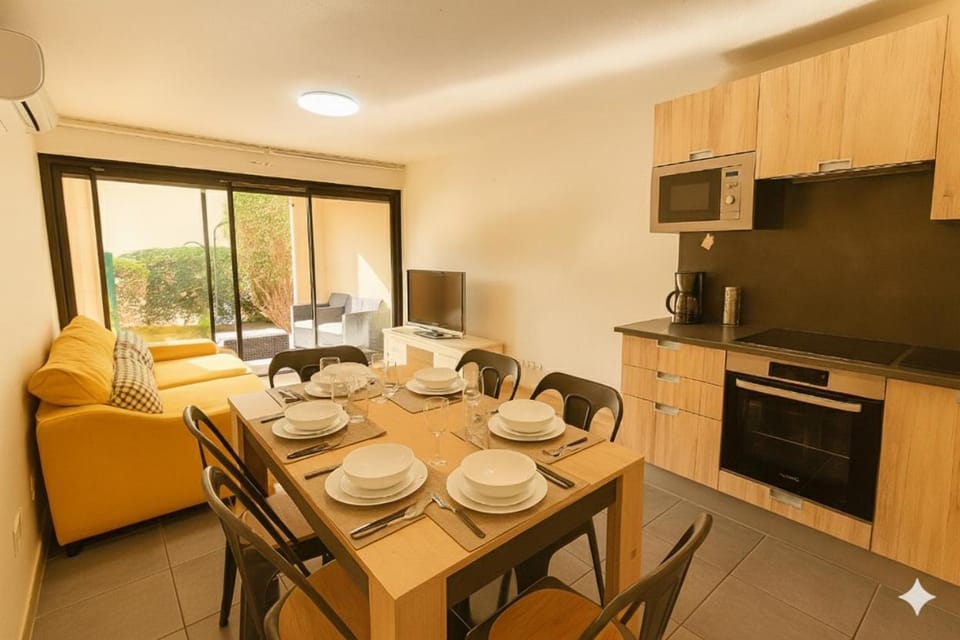 Living room, kitchen