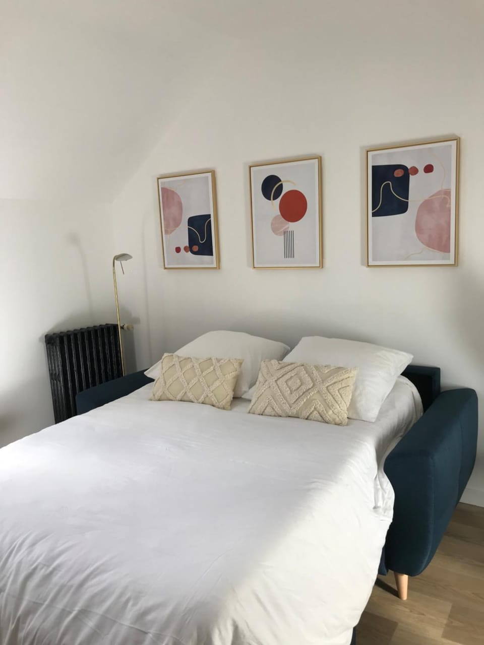 Bed, Photo of the whole room