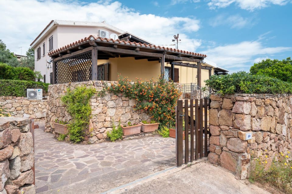 Property building, Facade/entrance, Off site