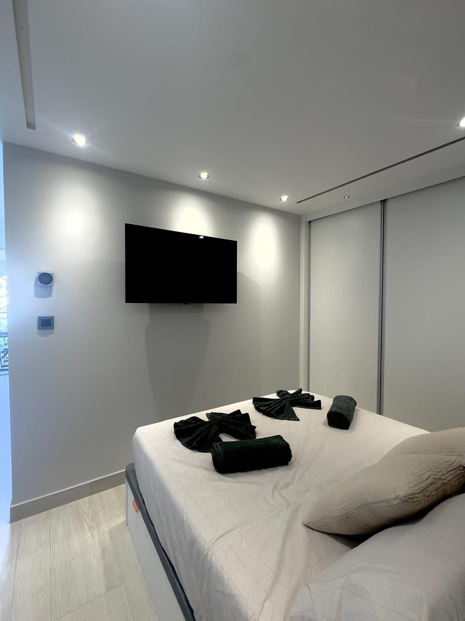 VV - The Marina Nest with Rooftop Pools Apartment in Gibraltar