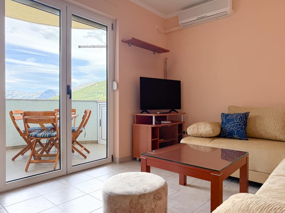 TV and multimedia, View (from property/room), Balcony/Terrace, Living room, Seating area, Sea view, air conditioner