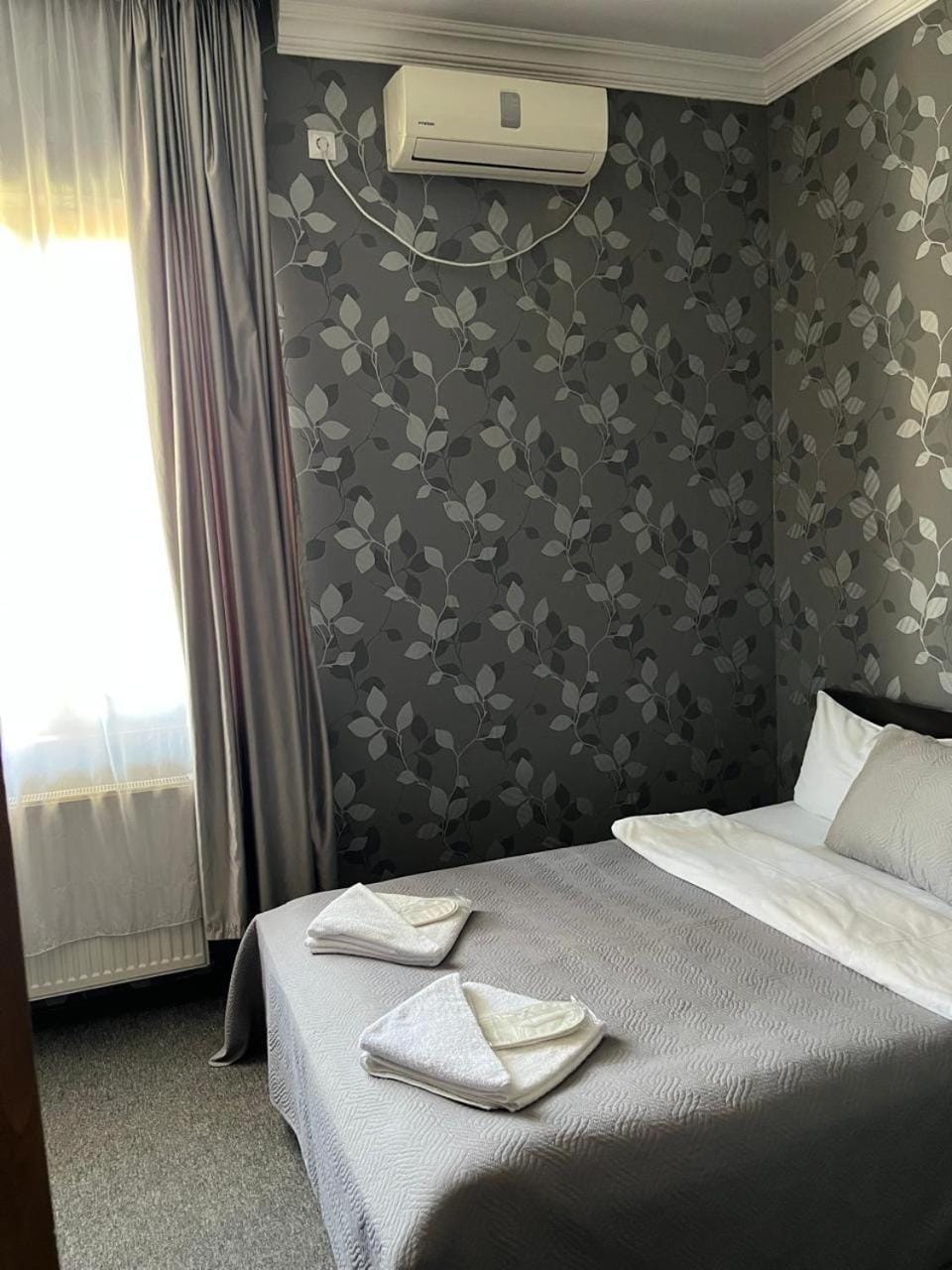 Bed, air conditioner