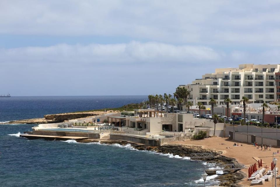 Seafront living with private Garage Apartment in Saint Paul's Bay