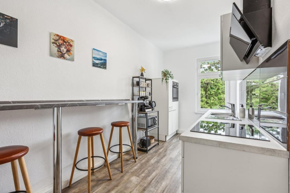 Kitchen or kitchenette, Evening entertainment, oven