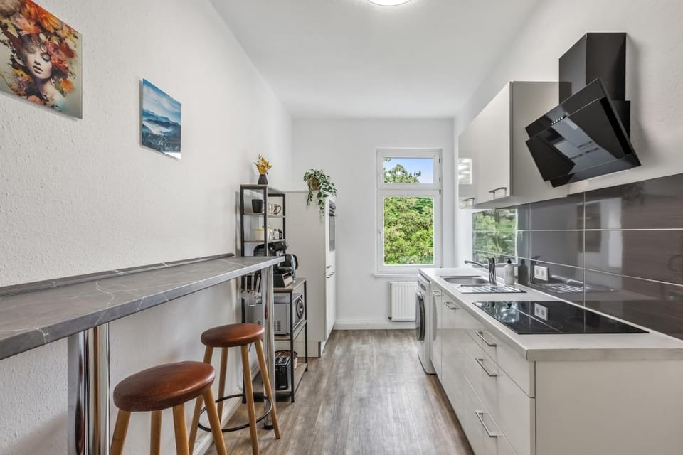 Kitchen or kitchenette, Dining area, dishwasher, oven, stove