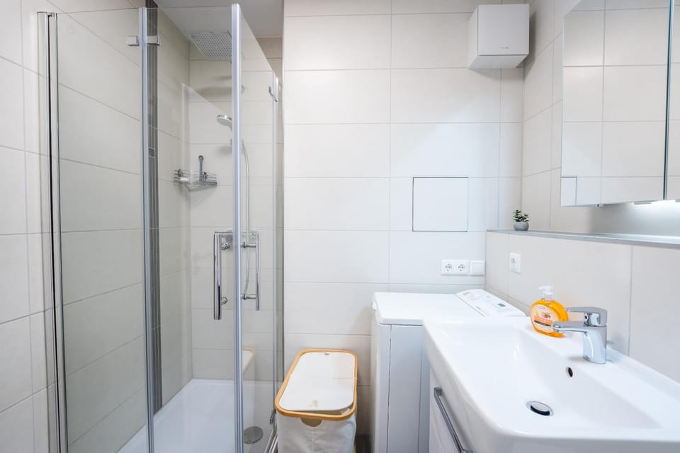 Shower, Bathroom, towels
