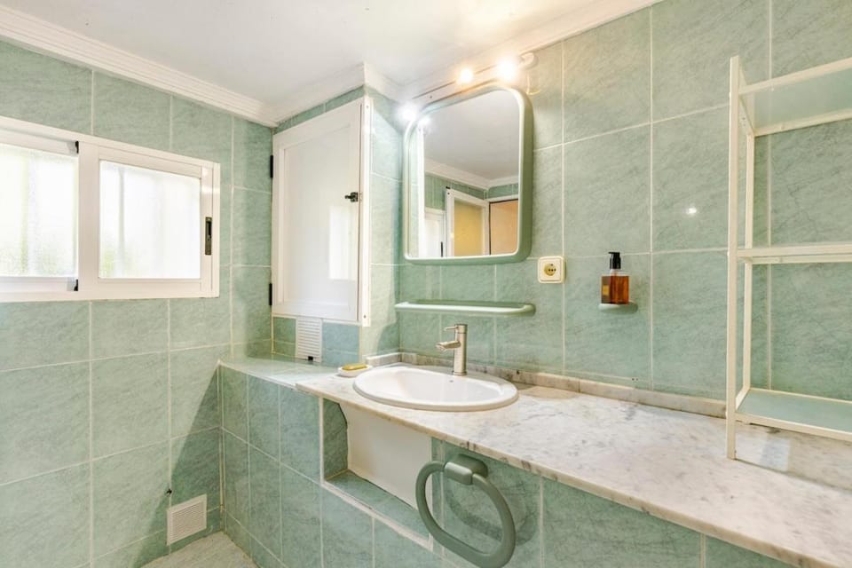 Shower, Bathroom, towels