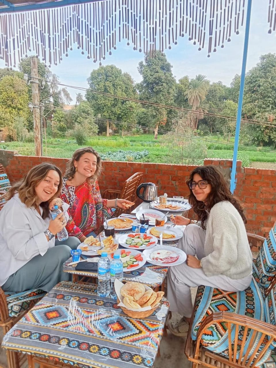 People, Garden, Food and drinks, Dining area, Garden view, Drinks, group of guests