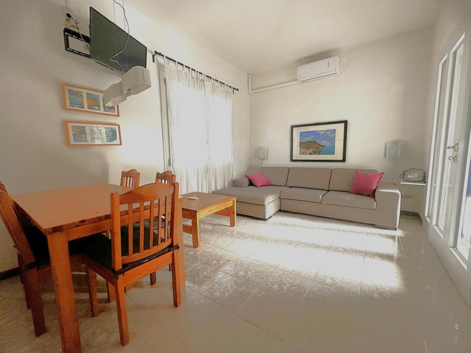 Living room, Dining area, Lunch