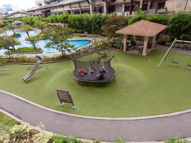 2 BR Near BGC and CBD City View Balcony Full Kitchen Self Check in Prisma Pasig Apartment in Pasig