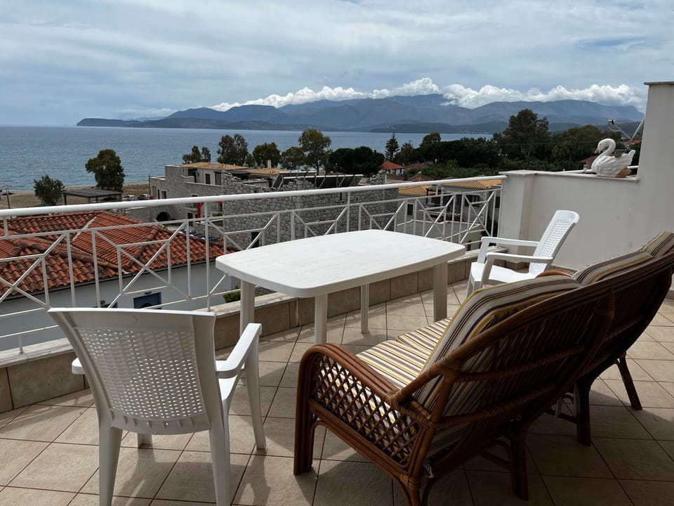 View (from property/room), Seating area, Dining area, Sea view