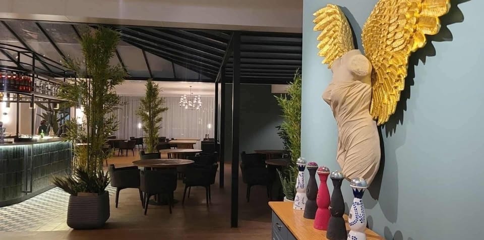 Restaurant/places to eat, Restaurant/places to eat