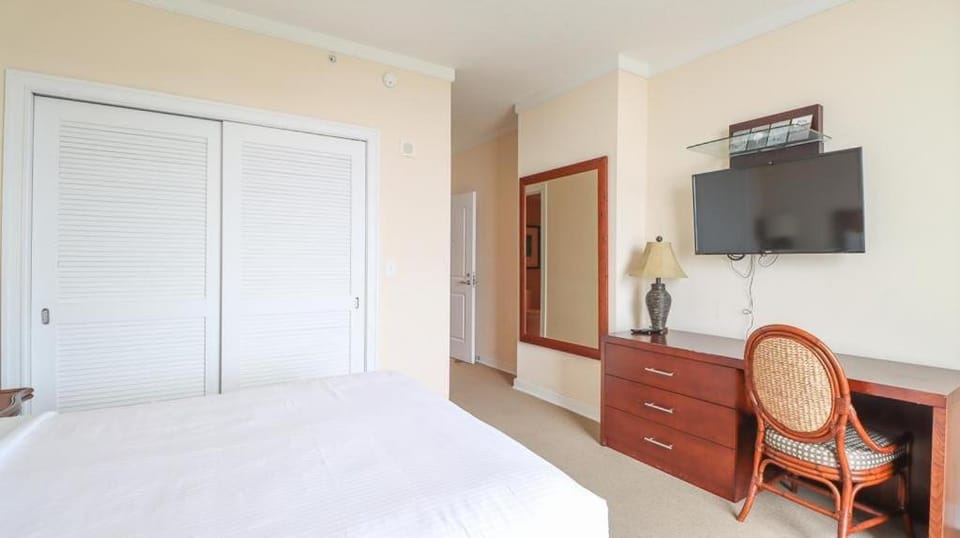 Bed, TV and multimedia, Bedroom