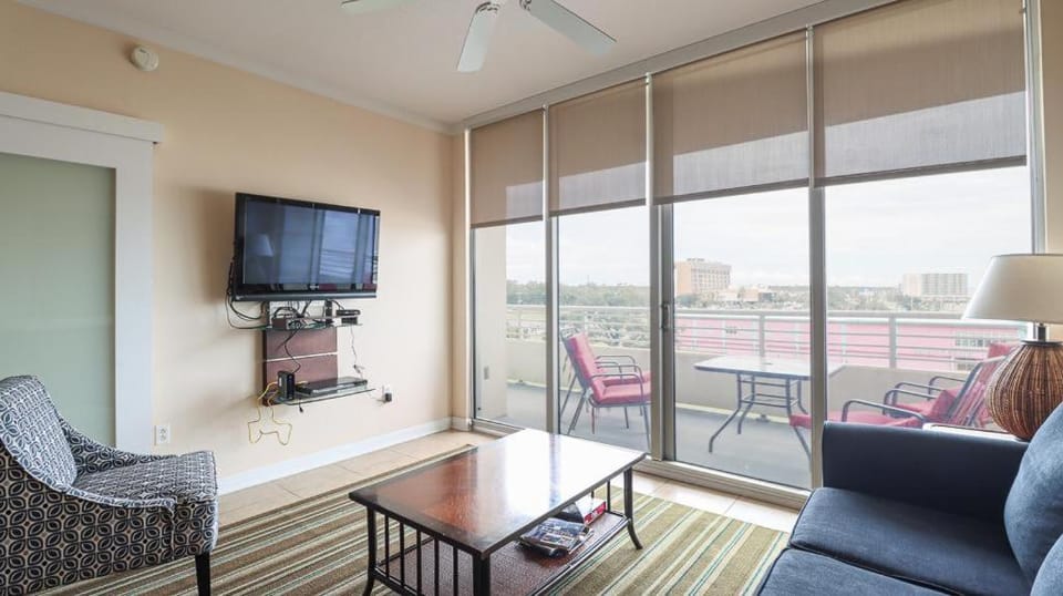 TV and multimedia, View (from property/room), Balcony/Terrace, Living room, Seating area