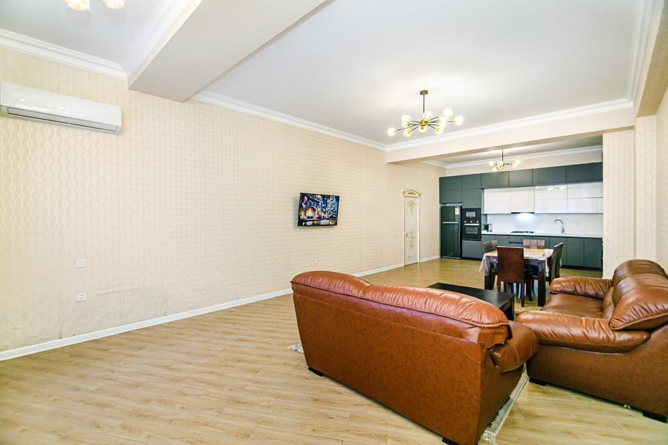 TV and multimedia, Kitchen or kitchenette, Living room, Dining area