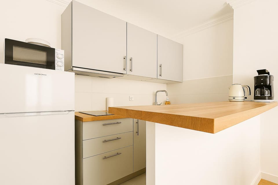 Coffee/tea facilities, Kitchen or kitchenette, minibar, oven, toaster