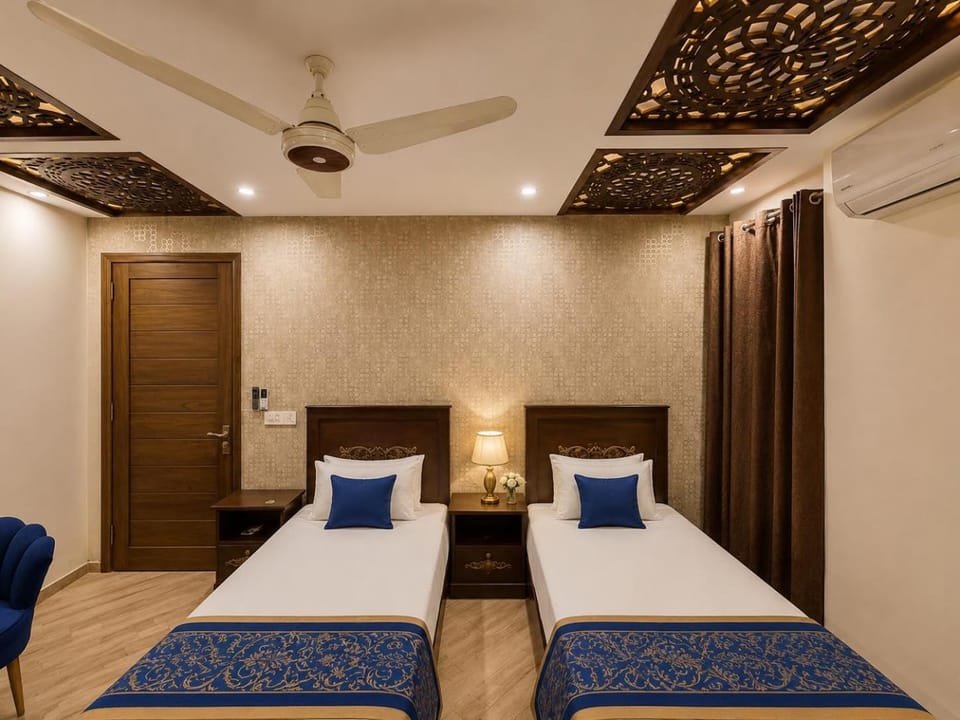 Multazam Heights, DHA Phase 8, Hotel Airport Lahore Hotel in Lahore