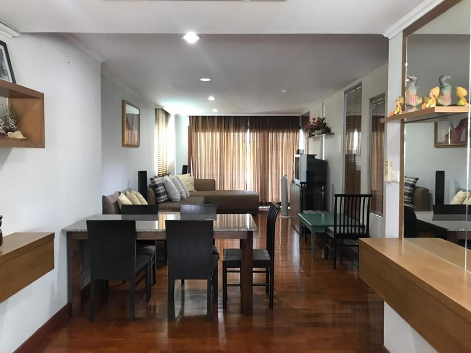 Large beachfront apartment in Cha-am Apartment in Thailand