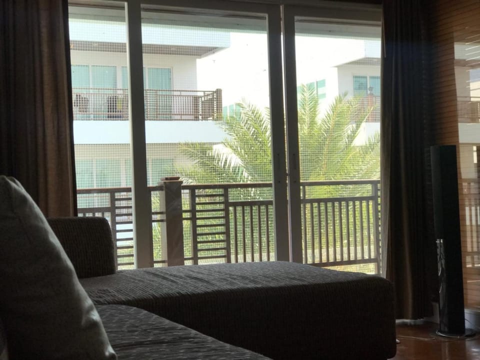 Large beachfront apartment in Cha-am Apartment in Thailand