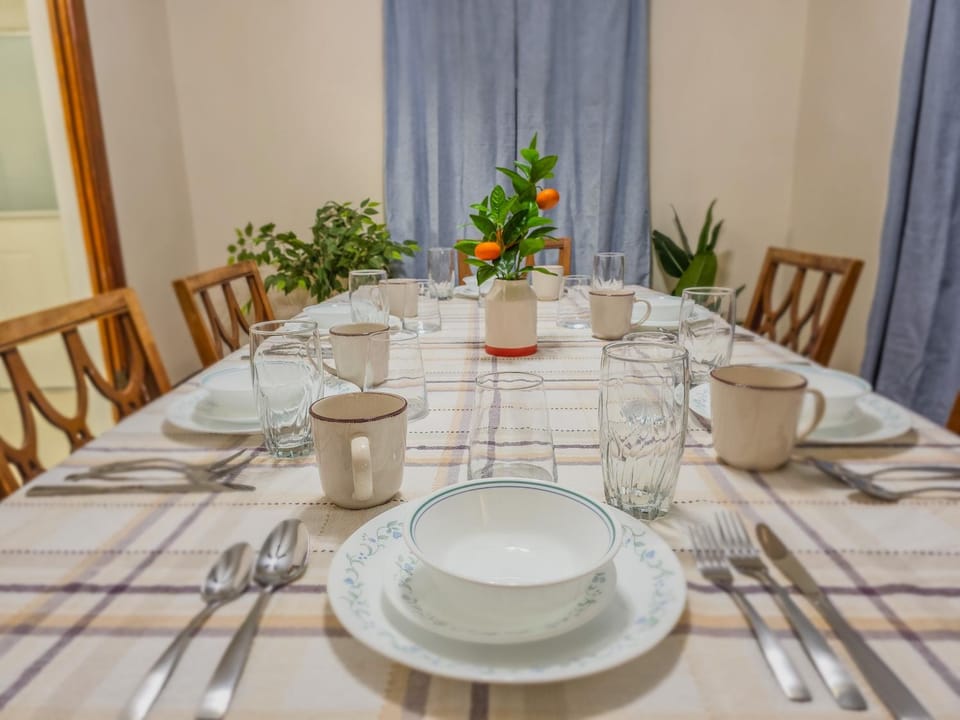 Food and drinks, Dining area, Food