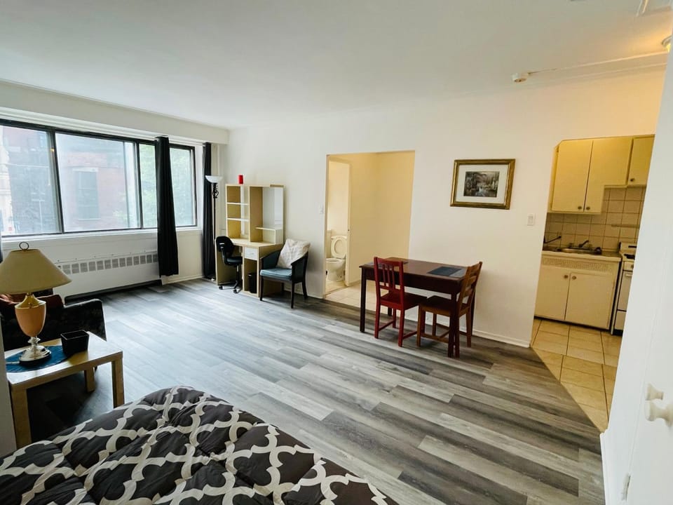 Stylish Montreal Apartment Comfortable Stay in the Golden Square Mile Apartment in Montreal