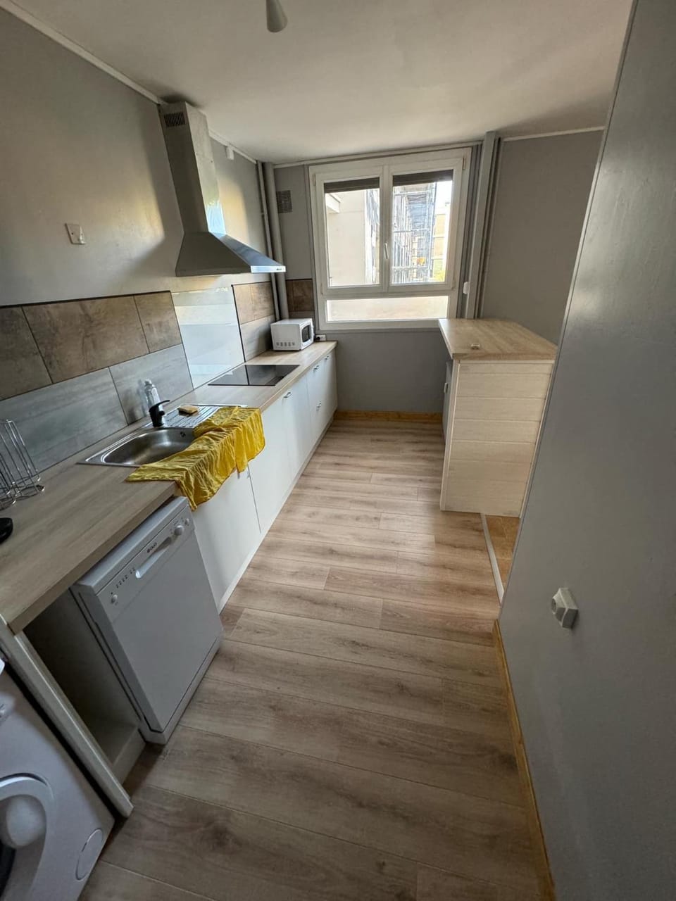 Kitchen or kitchenette, Kitchen or kitchenette, dishwasher, oven, stove